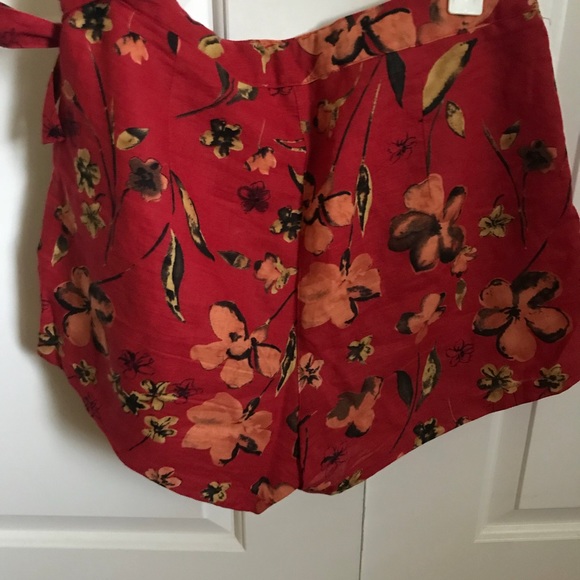 Anthropologie red floral shorts - Picture 5 of 6